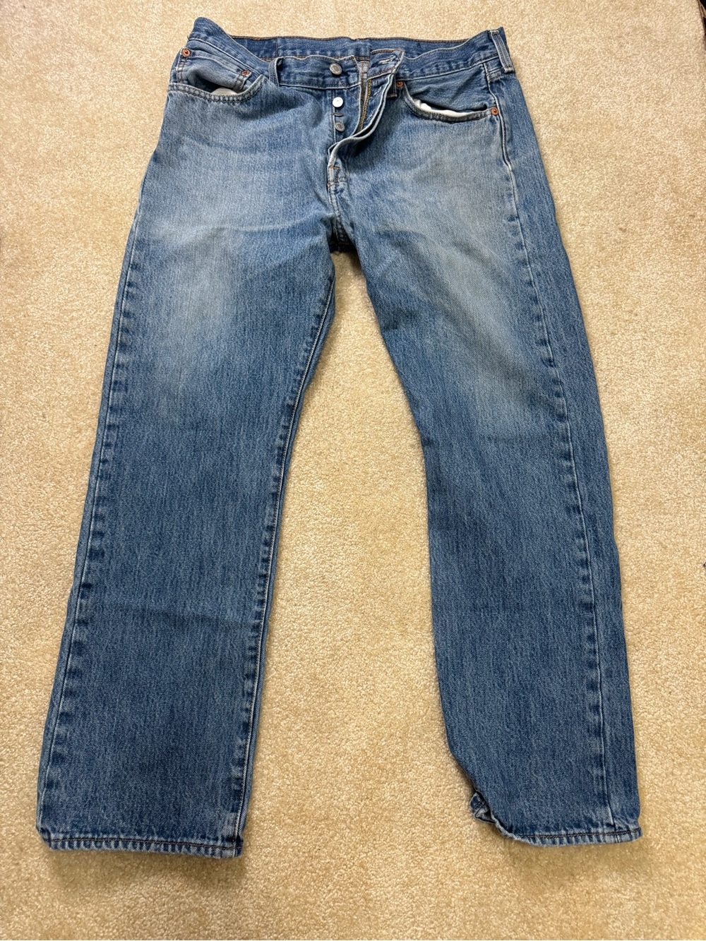 Levi's 501 button fly Relaxed Fit Men's Jeans - Faded Blue Denim 34x30